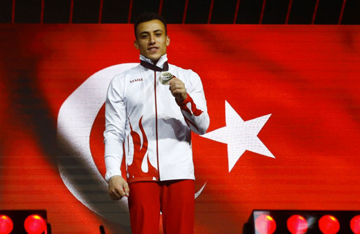 Milli cimnastikçi Adem Asil, Avrupa Şampiyonası'nda bronz madalya kazandı