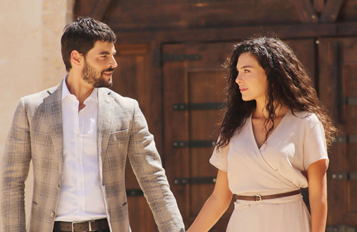 Hercai dizisine Ebru Şahin ve Akın Akınözü bakın nasıl veda ettiler dizi final yaptı