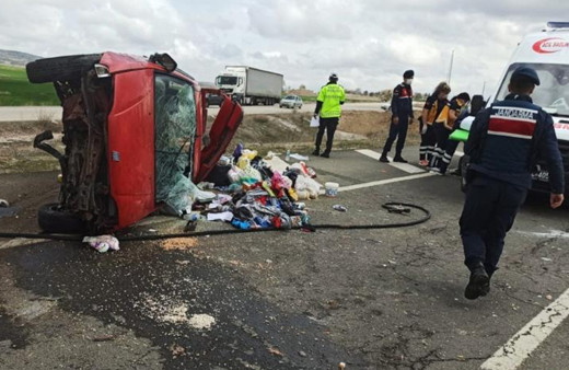 Kırıkkale'de feci kaza! Refüje çarpıp karşı şeride devrildi: Çok sayıda yaralı var