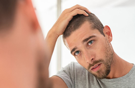 Saç dökülmesine ne iyi gelir? Saç güçlendiren biberiye formülü!