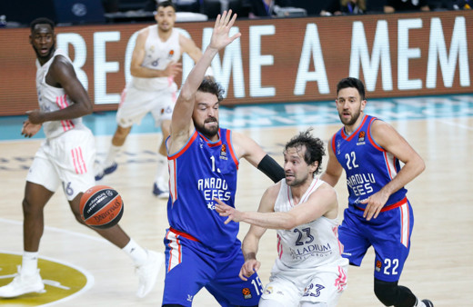 Anadolu Efes maçı son çeyrekte Real Madrid'e verdi