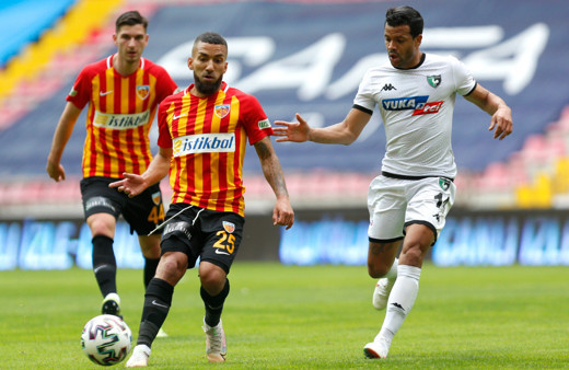 Kayserispor konuk ettiği Denizlispor'a yarım düzine gol attı