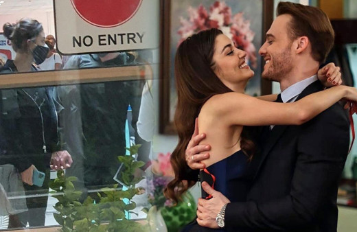 Hande Erçel Kerem Bürsin'den sürpriz pozlar geldi! Annesinin hamlesi şaşırttı