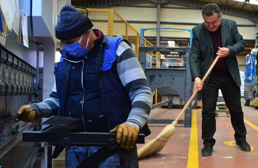 Süpürgeyle başladı Sakarya'da dünyada bir ilki yaptı! 70 ülkeden sipariş yağdı