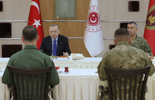 Erdoğan iftarda askerlerle bir araya geldi