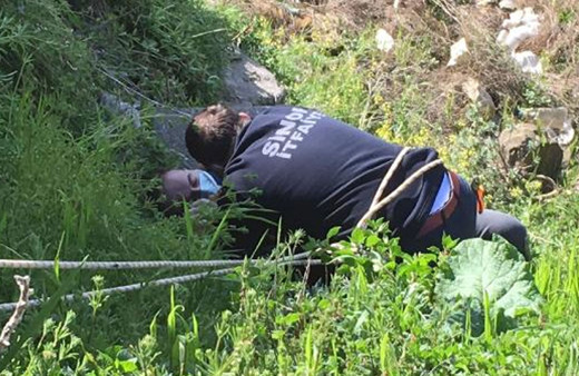 Sinop'ta yaşandı! Yaslandığı surun bir bölümü yıkıldı, 7 metreden yere çakıldı