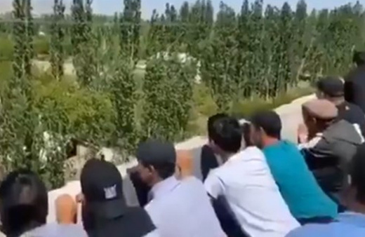 Kırgızistan-Tacikistan sınırında gerginlik: Taş atmayla başladı, savaşın eşiğine geldiler