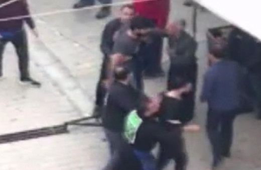 İstanbul'da taciz iddiası sonrası kıyamet koptu! Satır, bıçak, sopa ve demir çubuklu kavga