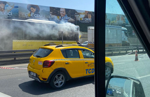 Merter'de metrobüs yangını