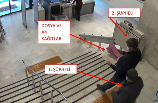 İzmir'de sahte banka evrakıyla 2 kişiyi 3 milyon 540 bin lira dolandırdılar