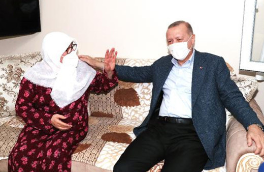 Cumhurbaşkanı Erdoğan, Mahruze Keleş'i evinde ziyaret etti