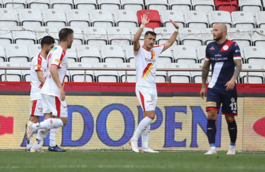 Göztepe konuk olduğu Antalyaspor'u mağlup etti