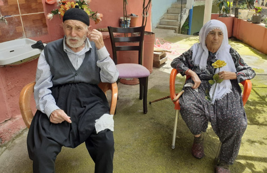 Osmaniye'de 90'lık çift koronavirüsü yendi
