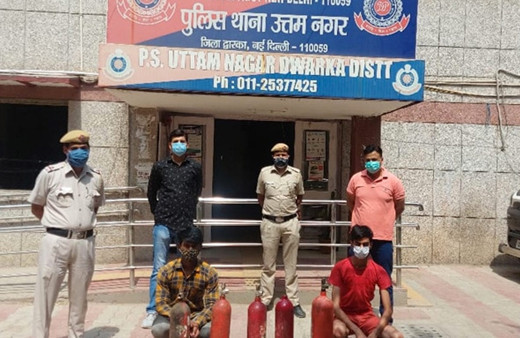 Hindistan'da bir kadına oksijen tüpü diye yangın söndürme tüpü satan 2 kişi tutuklandı