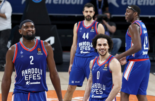 Real Madrid'i deviren Anadolu Efes adını EuroLeague Final Four'a yazdırdı