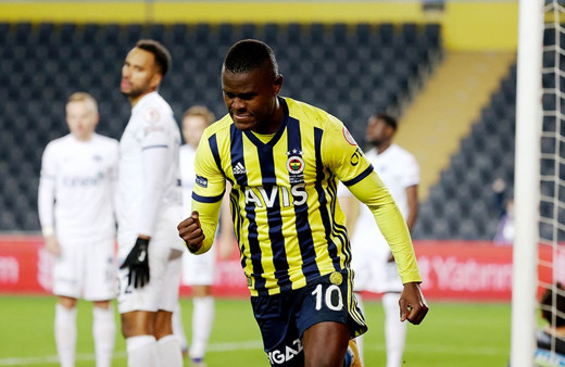 Fenerbahçe büyük bir yükten kurtuluyor: Samatta'ya iki talip var!