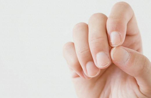 Koronavirüsün yeni belirtisi tırnaklar mı? Ünlü İngiliz profesör açıkladı