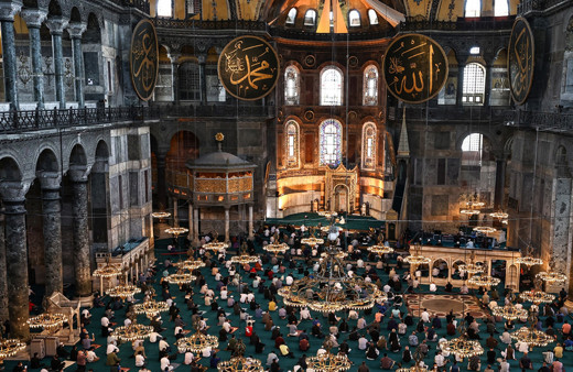 Ayasofya Camii'ne ilk mahya asıldı! Kadir Gecesi'nde yanacak