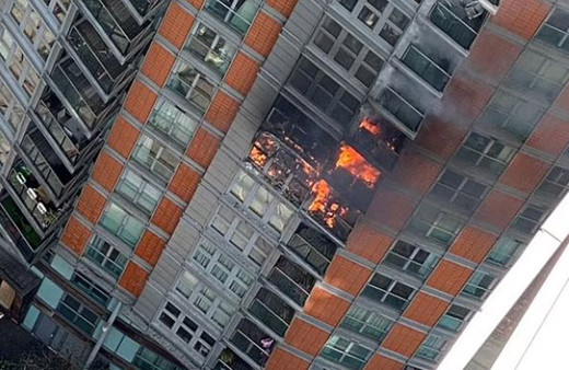 19 katlı binada yangın çıktı! Dumanlar gökyüzünü sardı