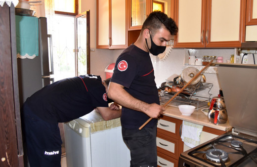 Antalya'da yemek yapmaya mutfağa gitti! Hayatının şokunu yaşadı