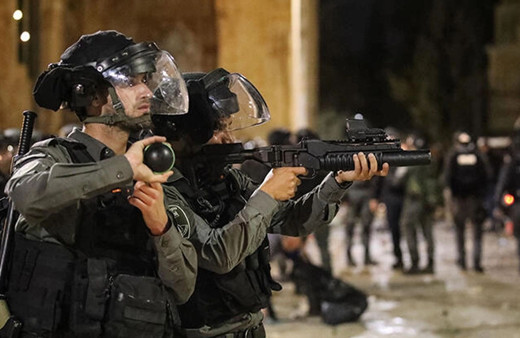 İsrail güçleri, Kadir Gecesi öncesinde Mescid-i Aksa'ya girişleri engelledi