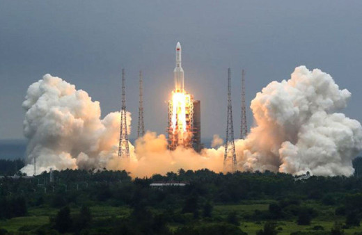 Çin'in kontrolden çıkan roketinin parçaları Maldivler yakınlarına düştü