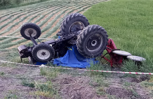 Manisa'da tarlasında çalışırken devrilen traktörün altında kalan çiftçi öldü