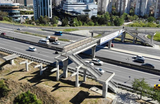 İstanbul’da engelli rampası olmayan üst geçit için İBB'ye 'Dürüst belediye istiyoruz' tepkisi