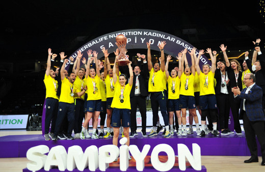 Fenerbahçe Öznur Kablo, Galatasaray'ı yendi şampiyon oldu