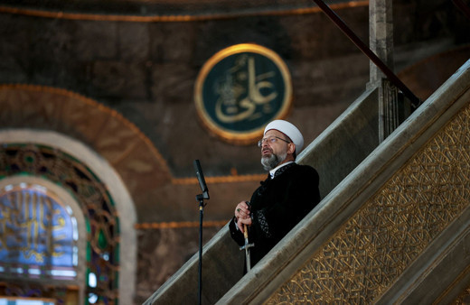 Ayasofya'da 87 yıl sonra ilk bayram namazı! Tüm yurtta sosyal mesafeye uygun bayram namazı
