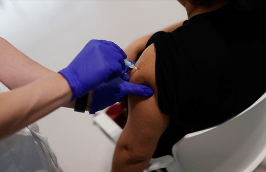 Aşı olana çılgın teşvik! Her hafta çekilişle 1 kişiye 1 milyon dolar