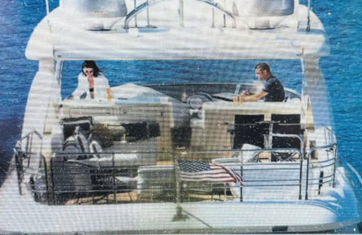 İşte yılın aşkının fotoğrafı! Sibel Can ile Emir Sarıgül ile Ege'de teknede baş başa tatilde