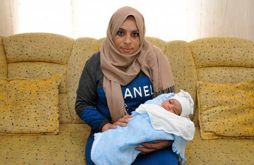 Antalya'da Suriyeli kadın takside doğurdu