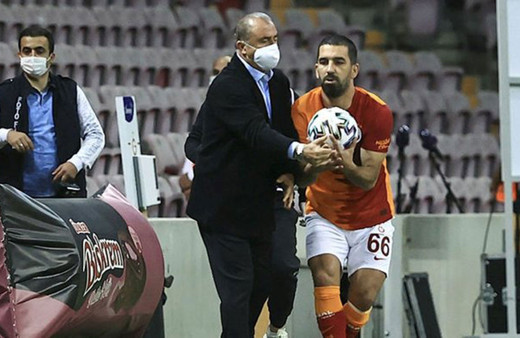 Arda Turan'dan Futbol Federasyonuna yaylım ateşi! "Galatasaray çok doğrandı"