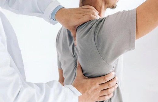 Donuk omuz nedir? Donuk omuz evde nasıl tedavi edilir?