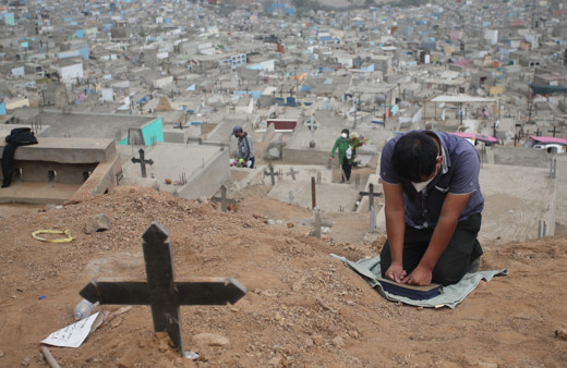 Peru'da koronavirüs salgınında ölü sayısının artması nedeniyle mezarlıklarda yer kalmadı