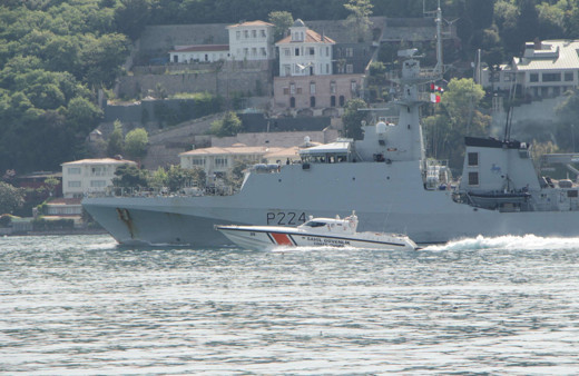 Rus ve İngiliz savaş gemileri 1 saat arayla İstanbul Boğazı'ndan Karadeniz'e açıldı