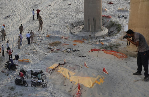 Ganj nehrinden koronavirüs cesedi topluyorlar Hindistan'dan dehşet görüntü