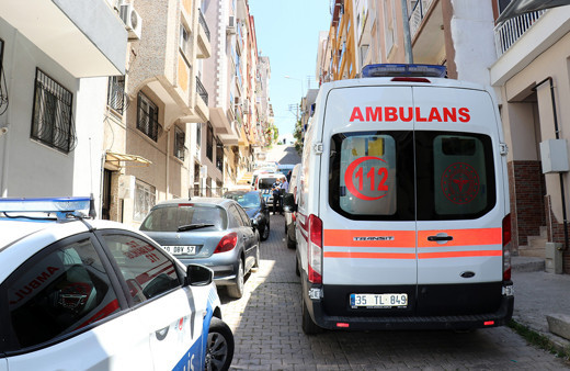 İzmir'de kızını boğarak öldürdüğünü söyleyen anne polise teslim oldu