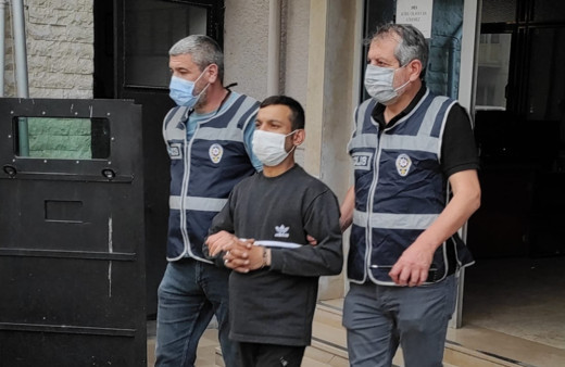 Bursa'da yüksek sesle müzik dinleyen komşusunu uyaran kişi öldürüldü