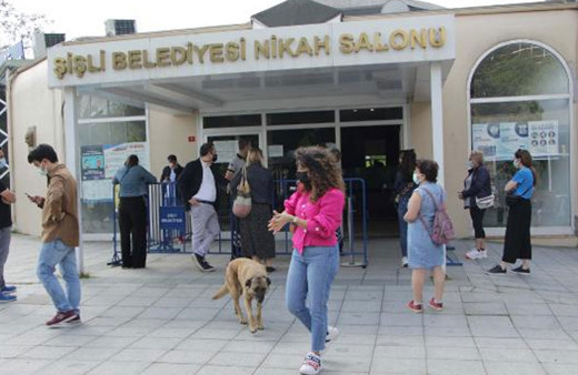 Kademeli normalleşmenin ilk gününde nikah dairelerinde yoğunluk
