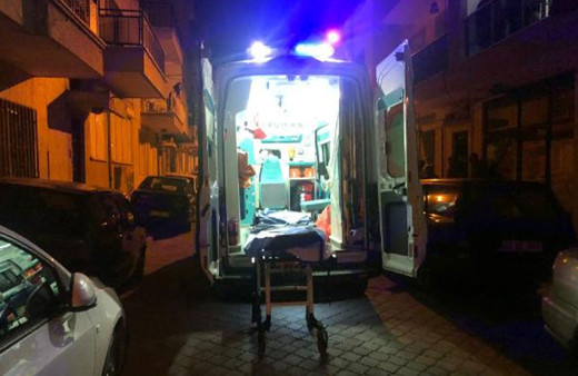 Manisa'da eşiyle tartıştıktan sonra kendisini bıçaklayan adam kurtarılamadı