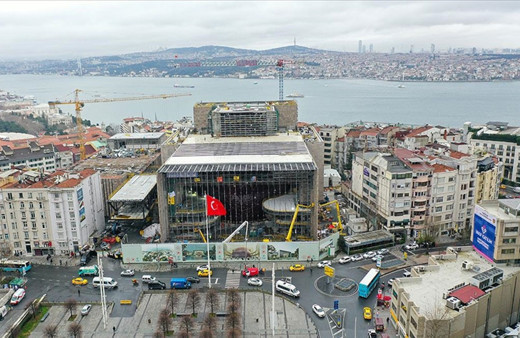 Taksim'deki Atatürk Kültür Merkezi inşaatında yangın paniği!
