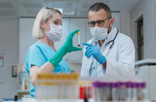 Dünyanın ilk geniş kapsamlı üçüncü doz koronavirüs aşısı denemeleri başladı