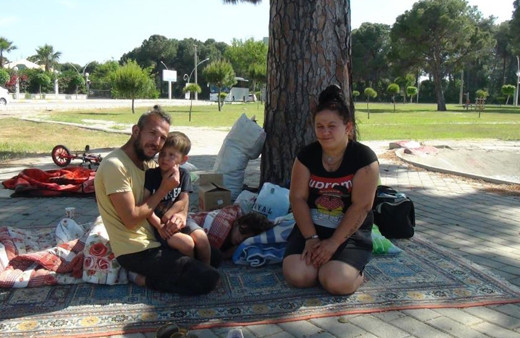 Antalya'da görenler bakıp geçiyor: Ne işiniz var diye soran bile yok