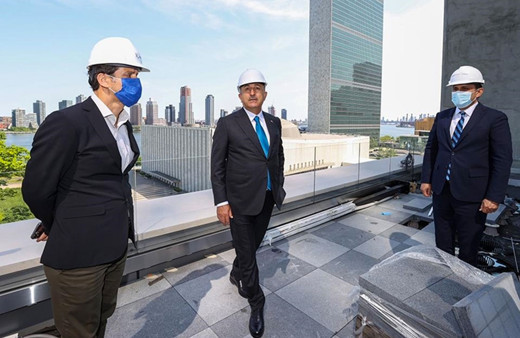 Bakan Çavuşoğlu New York'ta yapımı bitmek üzere olan Türkevi binasını gezdi