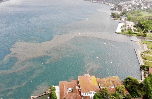 İstanbul Boğazı'nda şaşırtan görüntü! Suyun rengi değişti çamura bulandı!