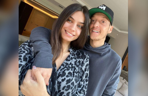 20 ev değerinde saatler! Mesut Özil ile Amine Gülşe'nin saatleri dudak uçuklattı