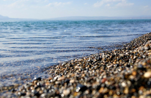 Van Gölü'nün mavi bayraklı plajı berraklığını koruyor