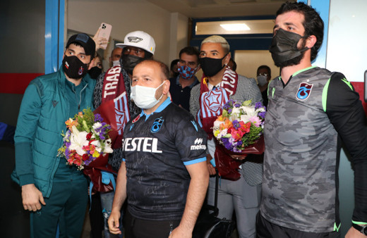 Trabzonspor anlaşmaya vardığı Gervinho ve Peres'i özel uçakla getirdi